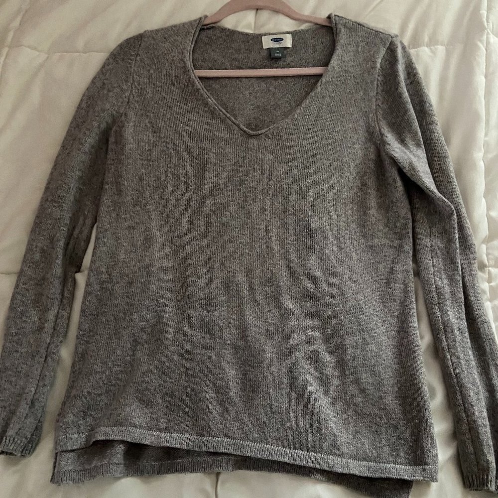 Gray Old Navy sweater
